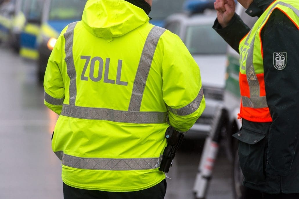 Zoll - Zollbeamter Zollkontrolle - Mindestlohn - Bußgeldbescheid - WULLBRANDT Rechtsanwälte
